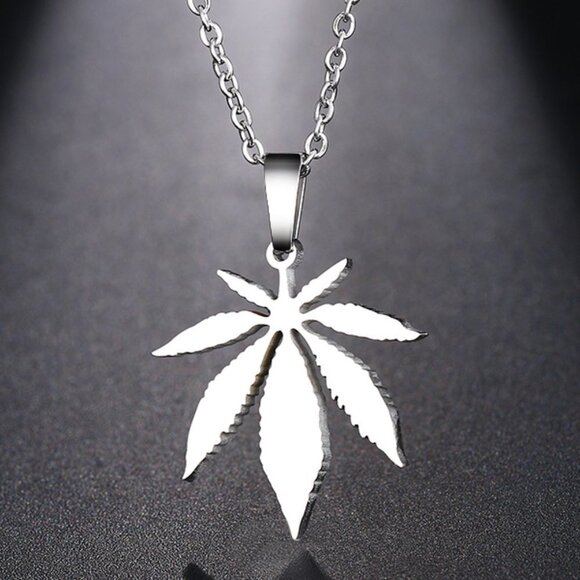 🎁 Refine Maple Leaves Delicate Dainty 925 Silver Plated Necklace, EVGG10… - Picture 1 of 2
